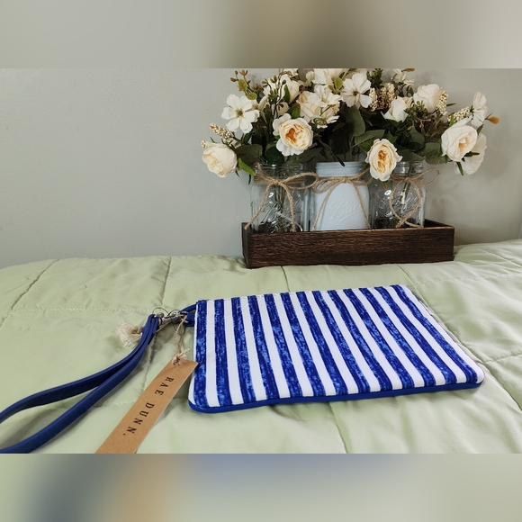 NWT Rae Dunn Clutch - Picture 2 of 4